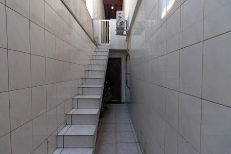 Casa à venda com 120m², 3 quartos e 2 vagas Casa à venda com 120m², 3 quartos e 2 vagasCorredor externo