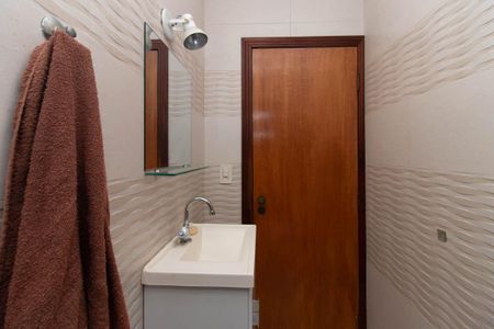 Casa à venda com 120m², 3 quartos e 2 vagas Casa à venda com 120m², 3 quartos e 2 vagasBanheiro Social