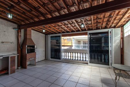 Casa à venda com 120m², 3 quartos e 2 vagas Casa à venda com 120m², 3 quartos e 2 vagasVaranda