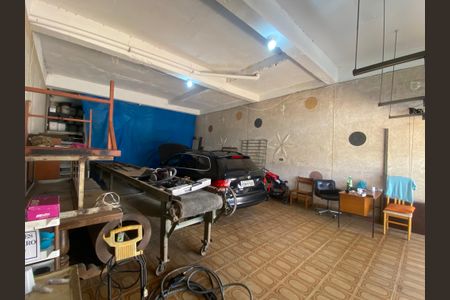 Casa à venda com 220m², 3 quartos e 9 vagas Casa à venda com 220m², 3 quartos e 9 vagasGaragem