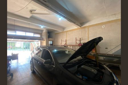 Casa à venda com 220m², 3 quartos e 9 vagas Casa à venda com 220m², 3 quartos e 9 vagasGaragem