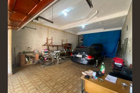 Casa à venda com 220m², 3 quartos e 9 vagas Casa à venda com 220m², 3 quartos e 9 vagasGaragem