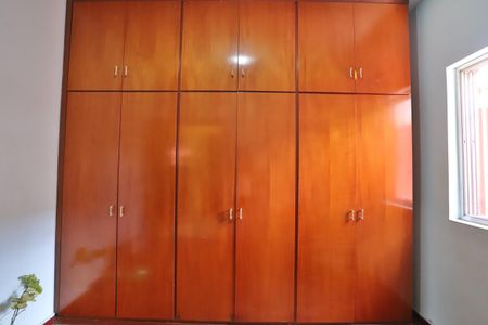 Casa à venda com 220m², 3 quartos e 9 vagas Casa à venda com 220m², 3 quartos e 9 vagasQuarto 2