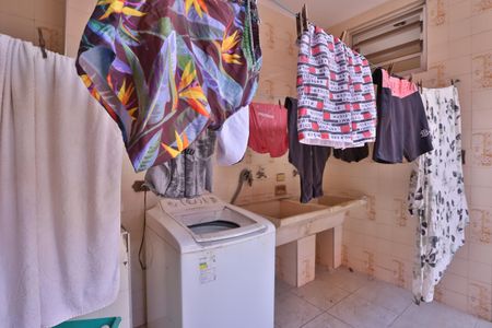 Casa à venda com 220m², 3 quartos e 9 vagas Casa à venda com 220m², 3 quartos e 9 vagasLavanderia