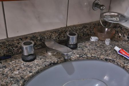 Casa à venda com 220m², 3 quartos e 9 vagas Casa à venda com 220m², 3 quartos e 9 vagasBanheiro do Quarto 1