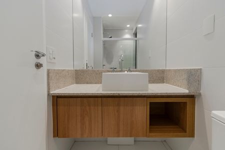 Apartamento para alugar com 165m², 3 quartos e 3 vagas Apartamento para alugar com 165m², 3 quartos e 3 vagasBanheiro