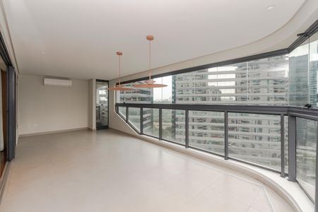 Apartamento para alugar com 165m², 3 quartos e 3 vagas Apartamento para alugar com 165m², 3 quartos e 3 vagasVaranda