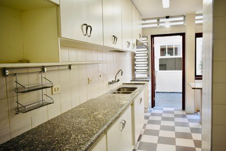 Casa de condomínio à venda com 220m², 4 quartos e 4 vagasCozinha