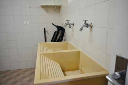 Casa de condomínio à venda com 220m², 4 quartos e 4 vagasÁrea de Serviço