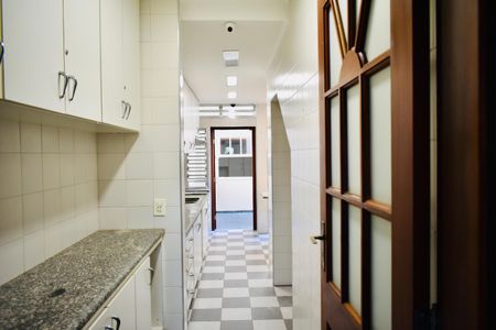 Casa de condomínio à venda com 220m², 4 quartos e 4 vagasCozinha