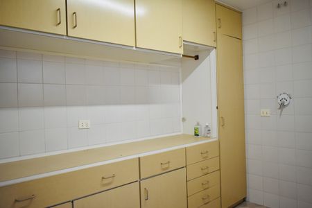 Casa de condomínio à venda com 220m², 4 quartos e 4 vagasÁrea de Serviço