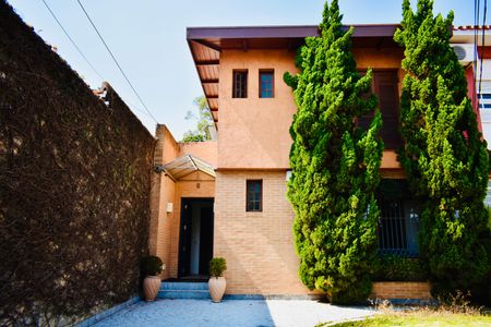 Casa de condomínio à venda com 220m², 4 quartos e 4 vagasFachada