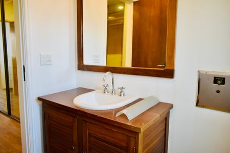 Casa de condomínio à venda com 220m², 4 quartos e 4 vagasBanheiro da Suíte 3