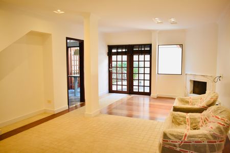 Casa de condomínio à venda com 220m², 4 quartos e 4 vagasSala