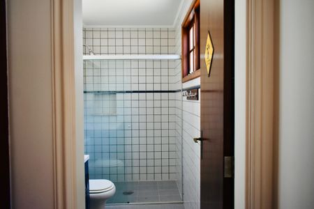 Casa de condomínio à venda com 220m², 4 quartos e 4 vagasBanheiro da Suíte 1