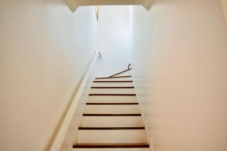 Casa de condomínio à venda com 220m², 4 quartos e 4 vagasEscada