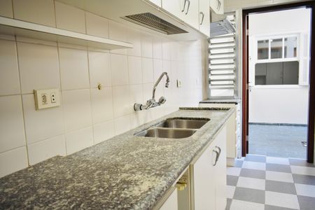 Casa de condomínio à venda com 220m², 4 quartos e 4 vagasCozinha