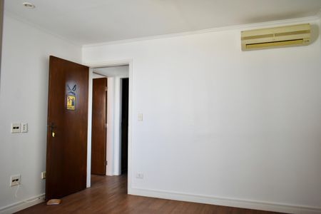 Casa de condomínio à venda com 220m², 4 quartos e 4 vagasSuíte 1