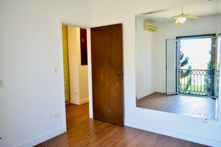 Casa de condomínio à venda com 220m², 4 quartos e 4 vagasSuíte 3