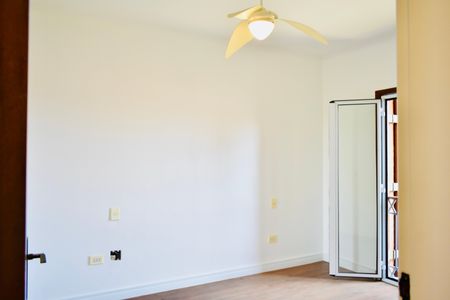 Casa de condomínio à venda com 220m², 4 quartos e 4 vagasSuíte 3