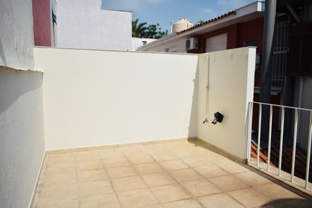 Casa de condomínio à venda com 220m², 4 quartos e 4 vagasTerraço