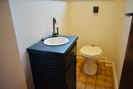 Casa de condomínio à venda com 220m², 4 quartos e 4 vagasLavabo