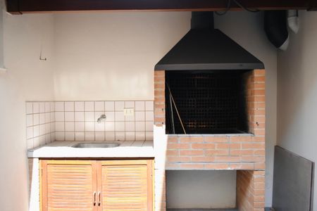 Casa de condomínio à venda com 220m², 4 quartos e 4 vagasChurrasqueira