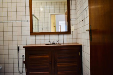 Casa de condomínio à venda com 220m², 4 quartos e 4 vagasBanheiro da Suíte 2