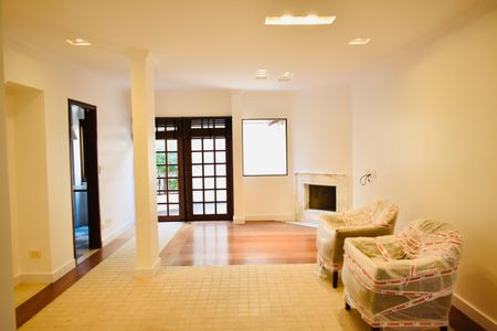 Casa de condomínio à venda com 220m², 4 quartos e 4 vagasSala