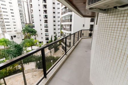 Apartamento à venda com 237m², 3 quartos e 3 vagasVaranda - Suíte