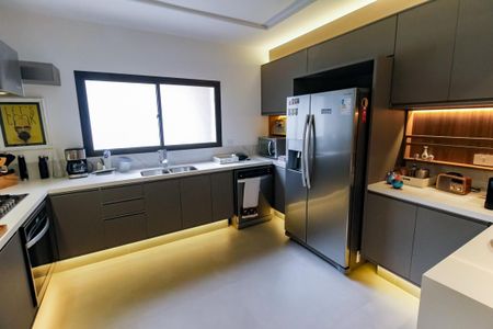 Apartamento à venda com 237m², 3 quartos e 3 vagasCozinha - Armários