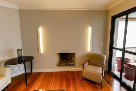 Apartamento à venda com 237m², 3 quartos e 3 vagasDetalhe - Sala 1 (lareira)
