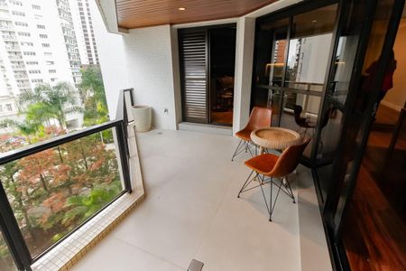 Apartamento à venda com 237m², 3 quartos e 3 vagasVaranda da Sala 1