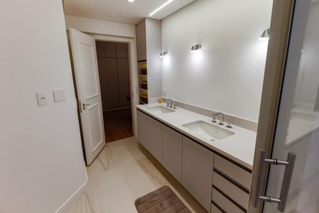 Apartamento à venda com 237m², 3 quartos e 3 vagasBanheiro da Suíte 3