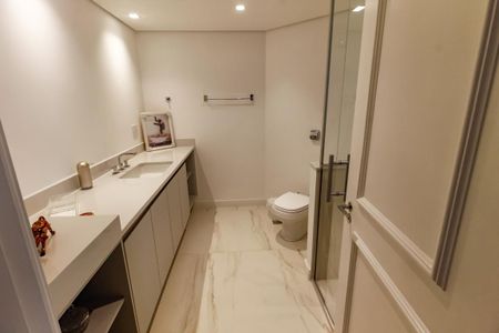 Apartamento à venda com 237m², 3 quartos e 3 vagasBanheiro da Suíte 1