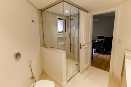 Apartamento à venda com 237m², 3 quartos e 3 vagasBanheiro da Suíte 1