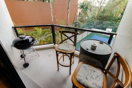 Apartamento à venda com 237m², 3 quartos e 3 vagasVaranda da Sala 3