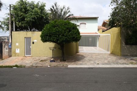 Casa à venda com 310m², 4 quartos e 5 vagasFachada