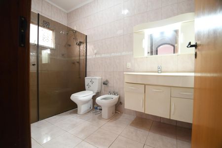 Casa à venda com 310m², 4 quartos e 5 vagasBanheiro  Suíte