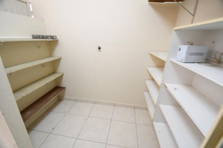 Casa à venda com 310m², 4 quartos e 5 vagasQuarto de Serviço