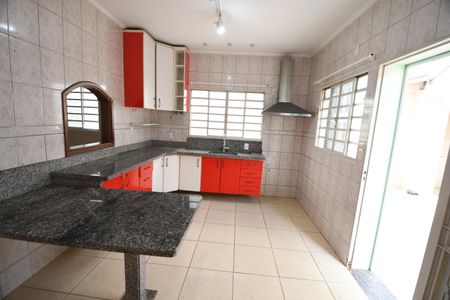 Casa à venda com 310m², 4 quartos e 5 vagasCozinha