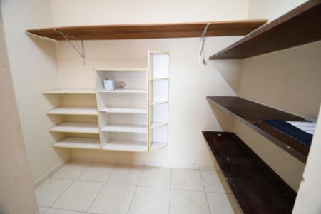 Casa à venda com 310m², 4 quartos e 5 vagasQuarto de Serviço