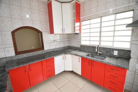 Casa à venda com 310m², 4 quartos e 5 vagasCozinha