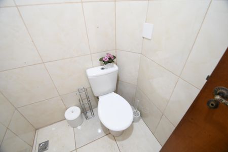 Casa à venda com 310m², 4 quartos e 5 vagasBanheiro de serviço