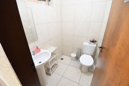 Casa à venda com 310m², 4 quartos e 5 vagasBanheiro de serviço