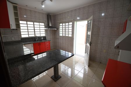 Casa à venda com 310m², 4 quartos e 5 vagasCozinha