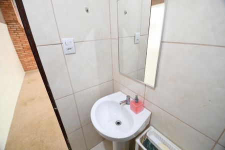 Casa à venda com 310m², 4 quartos e 5 vagasBanheiro de serviço