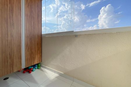 Apartamento à venda com 70m², 3 quartos e 1 vaga Apartamento à venda com 70m², 3 quartos e 1 vagaSacada