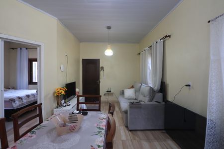 Casa à venda com 48m², 2 quartos e 2 vagasSala/Cozinha