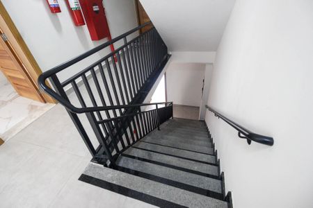 Apartamento à venda com 52m², 2 quartos e sem vagaEscada